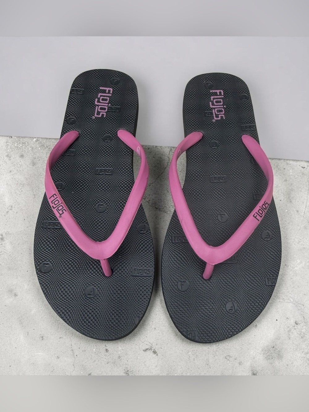 Flojos Women’s Black Flip Flops with Pink Straps! Size 10!